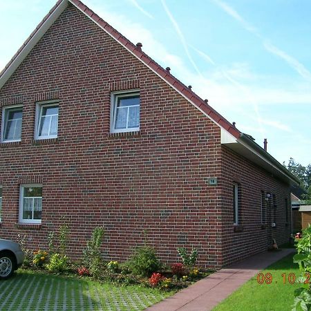 Ferienhaus Seehund Krummhörn エクステリア 写真
