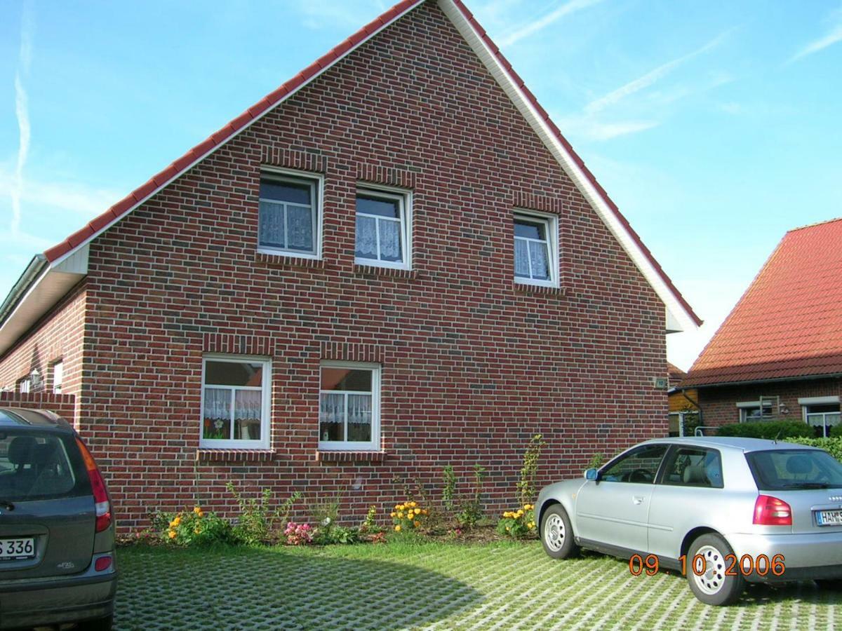 Ferienhaus Seehund Krummhörn エクステリア 写真